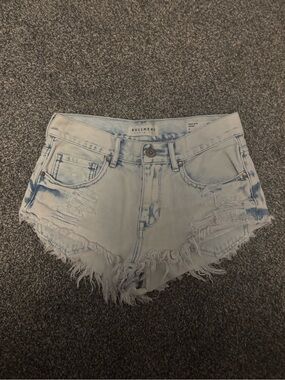 Size 5 Bullhead high rise distressed denim cutoff short